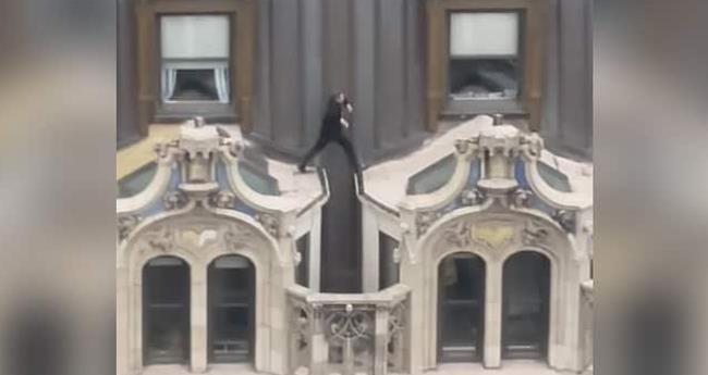 A man casually jumps off the roof of a 23-story building;  Watch the viral video