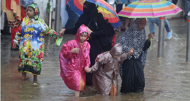 മുംബൈയിൽ കനത്ത മഴ; മൂന്നു മരണം