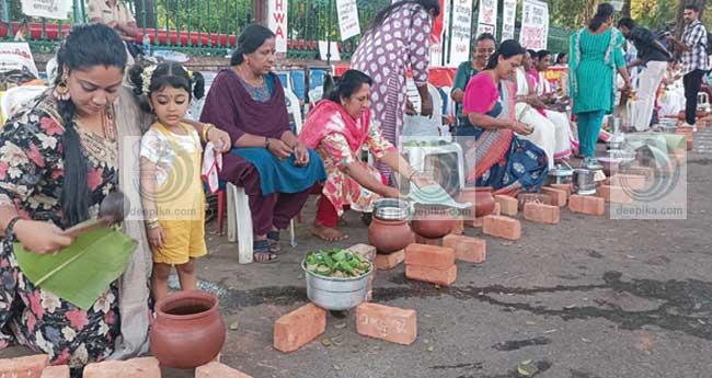 ആ​റ്റു​കാ​ൽ ഭ​ക്തി​സാ​ന്ദ്രം; പ്ര​തി​ഷേ​ധ പൊ​ങ്കാ​ല​യു​മാ​യി ആ​ശാ വ​ർ​ക്ക​ർ​മാ​ർ