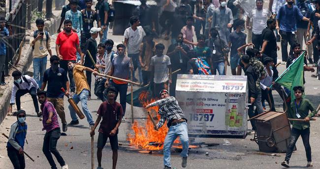 ബം​ഗ്ലാ​ദേ​ശ് പ്ര​ക്ഷോ​ഭം; മ​ര​ണം 105 ആ​യി; സൈ​ന്യ​ത്തെ വി​ന്യ​സി​ച്ചു