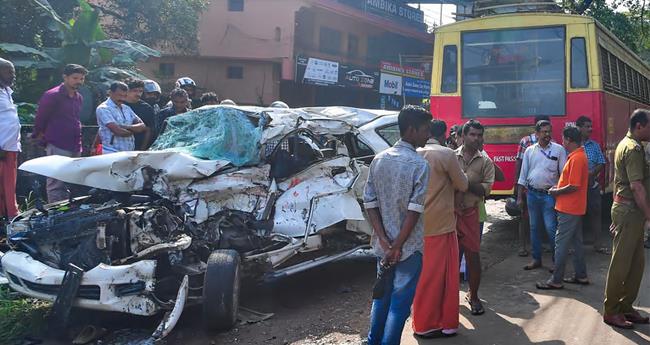 ക​ള​ര്‍​കോ​ട് അ​പ​ക​ടം; വാ​ഹ​നം ഓ​ടി​ച്ച​യാ​ളെ പ്ര​തി ചേ​ര്‍​ക്ക​ണ​മെ​ന്ന് പോ​ലീ​സ്