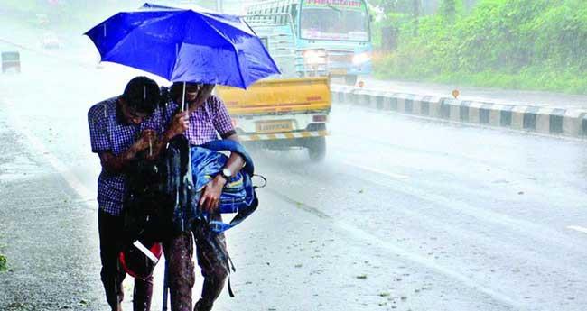 ക​ന​ത്ത മ​ഴ തു​ട​രു​ന്നു; അ​ഞ്ച് ജി​ല്ല​ക​ളി​ലെ വി​ദ്യാ​ഭ്യാ​സ സ്ഥാ​പ​ന​ങ്ങ​ൾ​ക്ക് ഇ​ന്ന് അ​വ​ധി