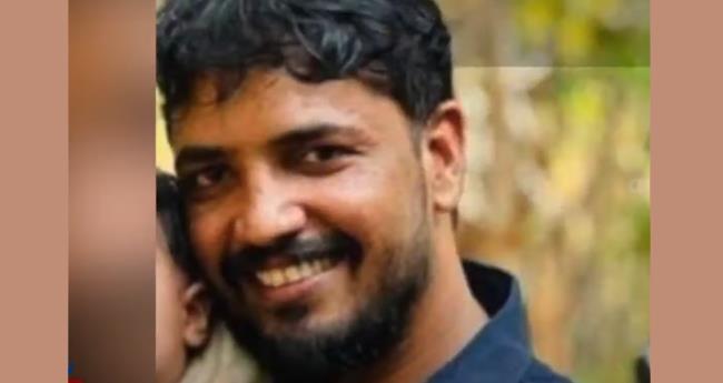 ഇ​ടി​ച്ചി​ട്ട കാ​ര്‍ നി​ര്‍​ത്താ​തെ പോ​യി; ര​ക്തം വാ​ര്‍​ന്ന് യു​വാ​വ് മ​രി​ച്ചു