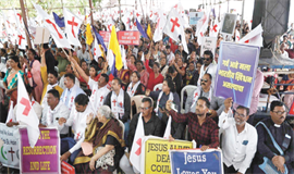 വൈ​ദി​ക​രെ ആ​ക്ര​മി​ക്കു​ന്ന​വ​ര്‍​ക്ക് പ്ര​തി​ഫ​ലം; ബി​​​​​ജെ​​​​​പി എം​​​​​എ​​​​​ൽ​​​​​എ​​​​​യു​​​​​ടെ ആഹ്വാനത്തിൽ‍ പ്ര​​​​​തി​​​​​ഷേ​​​​​ധം