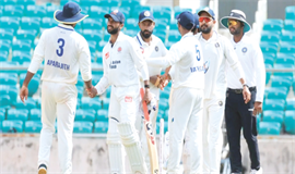 ര​​ഞ്ജി ട്രോ​​ഫി : കേ​ര​ളം X മ​ഹാ​രാ​ഷ്ട്ര മ​​ത്സ​​രം സ​​മ​​നി​​ലയിൽ