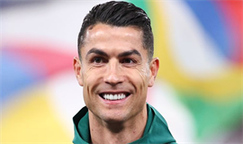 വ​രു​മാ​ന​ത്തി​ലും CR7 No:1