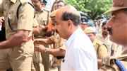 20 ദി​വ​സ​ത്തി​നു​ശേ​ഷം കേ​ര​ള വി​സി സ​ര്‍​വ​ക​ലാ​ശാ​ല ആ​സ്ഥാ​ന​ത്ത്; ത​ട​യാ​തെ എ​സ്എ​ഫ്ഐ