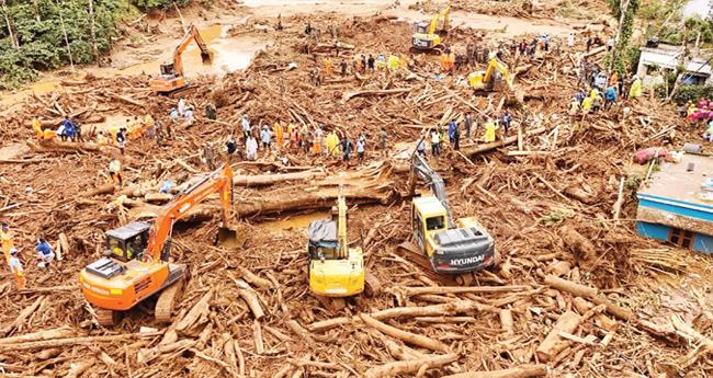 തി​ര​ച്ചി​ലി​ന് ഹെ​ലി​കോ​പ്റ്റർ, മ​ണ്ണി​ല​ടി​ഞ്ഞ മൃ​ത​ദേ​ഹ​ങ്ങ​ൾ ക​ണ്ടെ​ത്താ​ൻ റ​ഡാ​ർ; മു​ണ്ട​ക്കൈ​യി​ൽ കൂ​ടു​ത​ൽ സ​ന്നാ​ഹം