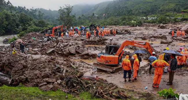 മ​ണ്ണി​ന​ടി​യി​ല്‍ ഗ്യാ​സ് സി​ലി​ണ്ട​റു​ക​ൾ; മ​ണ്ണു​മാ​ന്തി​യ​ന്ത്രം ഉ​പ​യോ​ഗി​ക്കു​ന്ന​ത് ക​രു​ത​ലോ​ടെ