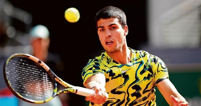 “Marozsan Stuns Alcaraz in Italian Open Third Round Upset”