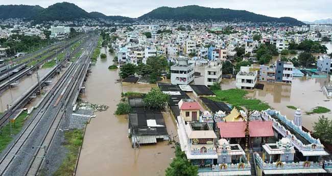 ആ​ന്ധ്ര​യി​ലും തെ​ലു​ങ്കാ​ന​യി​ലും ക​ന​ത്ത മ​ഴ; 10 പേ​ർ കൂ​ടി മ​രി​ച്ചു