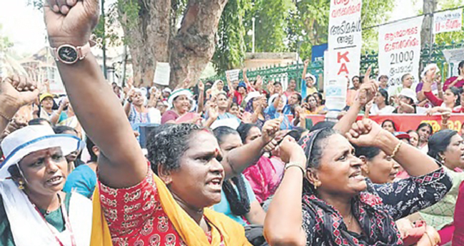 ആ​ശാവ​ര്‍​ക്ക​ര്‍​മാ​രു​ടെ സ​മ​രം; കടുത്ത‍ ന​ട​പ​ടി​യു​മാ​യി പോ​ലീ​സ്