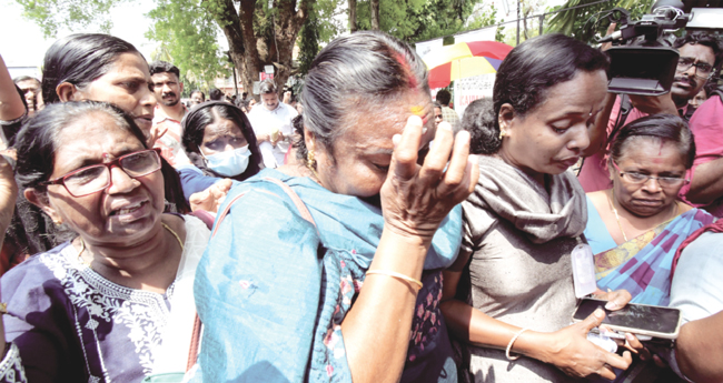 ച​ർ​ച്ച പ​രാ​ജ​യ​പ്പെ​ട്ടു;  നി​രാ​ഹാ​രസ​മ​ര​വു​മാ​യി  ആ​ശാ വ​ർ​ക്ക​ർ​മാ​ർ