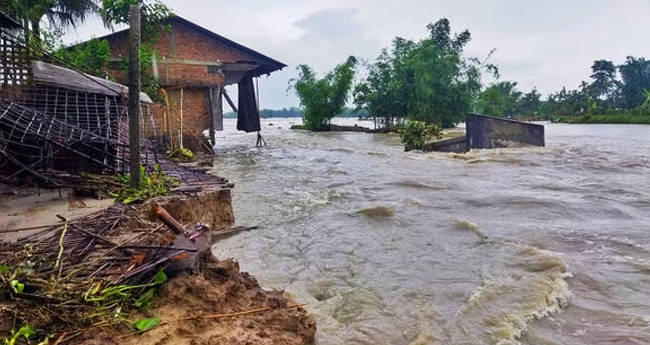 മണ്ണിടിച്ചിൽ:  അഞ്ചു പേർ മരിച്ചു