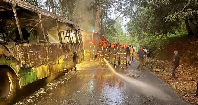 ബ​സ് ക​ത്തി​യ സം​ഭ​വം: ജീ​​​​വ​​​​ന​​​​ക്കാ​​​​ര്‍​ക്കെ​​​​തി​​​​രേ ന​​​​ട​​​​പ​​​​ടി സ്വീ​​​ക​​​രി​​​ച്ച​​​താ​​​​യി കെ​​​​എ​​​​സ്ആ​​​​ര്‍​ടി​​​​സി