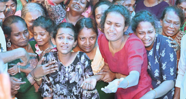 ചേന്ദമംഗലം കൂട്ടക്കൊല; നൊ​​​​ന്പ​​​​ര​​​​ക്കാ​​​​ഴ്ച്ച​​​​യാ​​​​യി അ​​​​ന്ത്യ​​​​യാ​​​​ത്ര