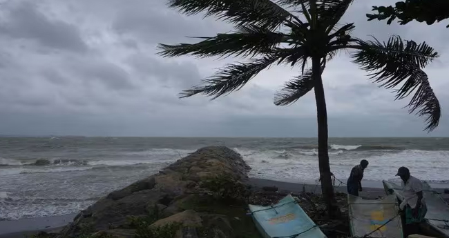 ഫെ​ന്‍​ഗ​ല്‍ ചു​ഴ​ലി​ക്കാ​റ്റ് ഇ​ന്ന് കരതൊടും; തമിഴ്നാട്ടിൽ ജാഗ്രത