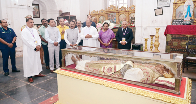 വി​ശു​ദ്ധ  ഫ്രാ​ൻ​സി​സ് സേ​വ്യ​റു​ടെ തിരുശേഷിപ്പ് പൊതുവണക്കത്തിനു പ്രതിഷ്ഠിച്ചു