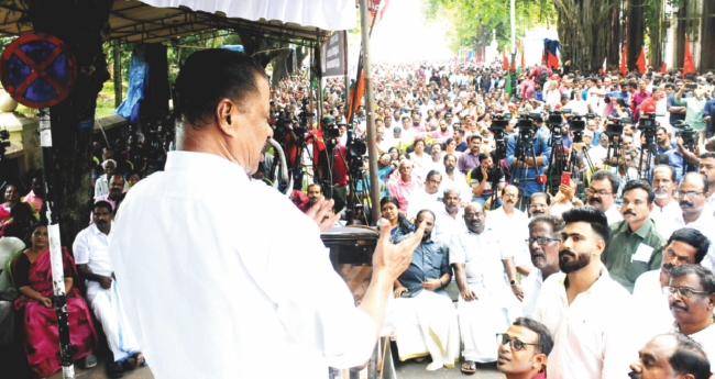 കേ​ന്ദ്രം പ​ണം ന​ൽ​കി​യാ​ലും ഇ​ല്ലെ​ങ്കി​ലും  വ​യ​നാ​ട് പു​ന​ര​ധി​വാ​സം ന​ട​പ്പാ​ക്കും: എം.​വി.​ ഗോ​വി​ന്ദ​ൻ