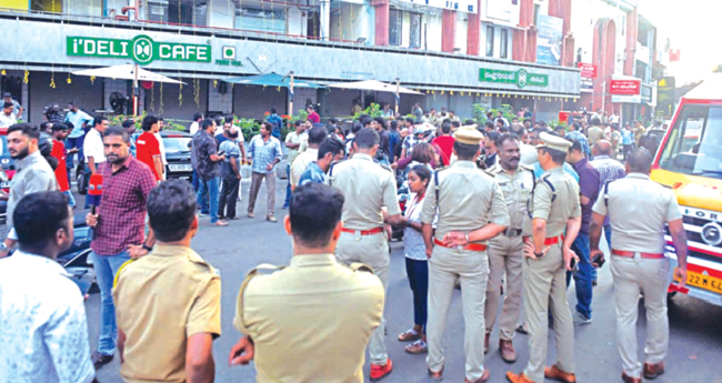 ക​ലൂ​രി​ല്‍ ക​ഫേ​യി​ലെ സ്റ്റീ​മ​ര്‍ പൊ​ട്ടി​ത്തെ​റി​ച്ച് ഒ​രാ​ള്‍ മ​രി​ച്ചു