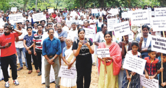 ആ​ലു​വ-​മൂ​ന്നാ​ര്‍ രാ​ജ​പാ​ത തു​റ​ക്ക​ണം; ജ​​​​ന​​​​മു​​​​ന്നേ​​​​റ്റ​ യാ​​​​ത്ര​​​​യി​​​​ല്‍ അ​​​​ണി​​​​നി​​​​ര​​​​ന്ന് ആ​​​​യി​​​​ര​​​​ങ്ങ​​​​ള്‍