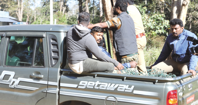 ന​ര​ഭോ​ജിക്കടു​വ​ ചത്തതിനു കാരണം  ക​ഴു​ത്തി​ലേ​റ്റ മു​റി​വ്