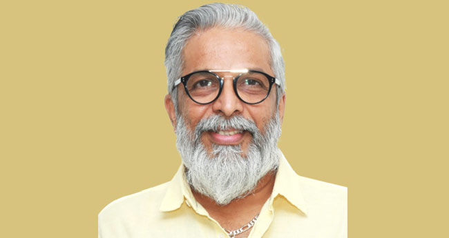 കാ​ര്‍​ത്തി​ക്  വ​ര്‍​മ  നി​രീ​ക്ഷ​ക​ന്‍