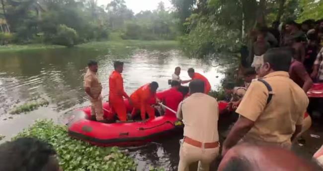 വ​ള്ളം മ​റി​ഞ്ഞ് ര​ണ്ട് യു​വാ​ക്ക​ള്‍​ക്ക് ദാ​രു​ണാ​ന്ത്യം; ര​ണ്ട് പേ​ര്‍ ര​ക്ഷ​പ്പെ​ട്ടു