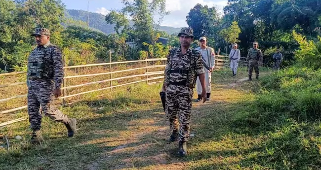 മണിപ്പുരിൽ കുക്കി സ്ത്രീകൾ സുരക്ഷാസേനയെ തടഞ്ഞു