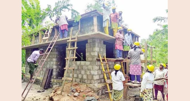 നി​ര്‍​മാ​ണത്തൊ​ഴി​ലാ​ളി​ക​ള്‍​ക്ക് പെ​ന്‍​ഷ​നി​ല്ലാ​തെ ഓ​ണം!