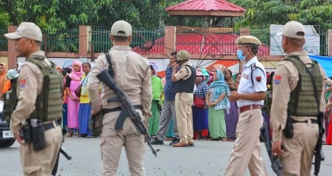 ബിഷ്ണുപുരിൽ ആയുധങ്ങൾ പിടിച്ചെടുത്തു