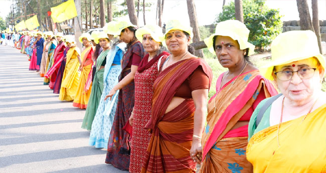 മുനന്പത്ത് താ​ക്കീ​താ​യി മ​നു​ഷ്യച്ചങ്ങ​ല