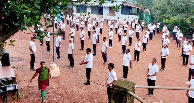 മെ​ക് 7 ആ​രോ​ഗ്യ കൂ​ട്ടാ​യ്മ: നി​ല​പാ​ട് മ​യ​പ്പെ​ടു​ത്തി സി​പി​എം