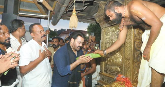 ശബരിമലയിൽ മമ്മൂട്ടിയുടെ പേരിൽ വഴിപാട് കഴിച്ച് മോഹൻലാൽ