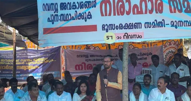 ബി​ജെ​പി നേ​താ​ക്ക​ള്‍ മു​ന​മ്പം  സ​മ​ര​പ്പ​ന്ത​ലി​ല്‍