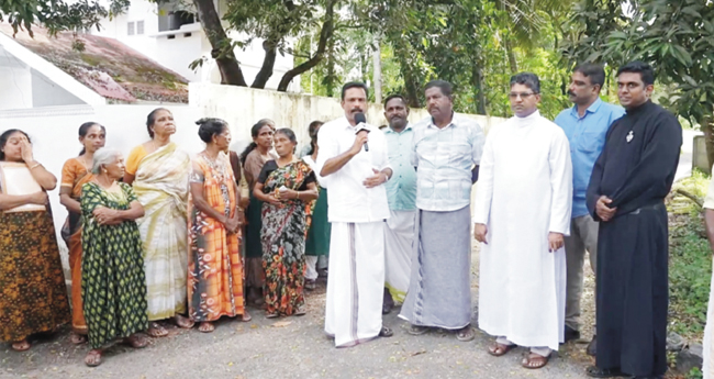 മു​ന​മ്പം ജ​ന​ത​യ്ക്ക്  ഐ​ക്യ​ദാ​ർ​ഢ്യ​മ​റി​യി​ച്ച് ക​ത്തോ​ലി​ക്ക കോ​ൺ​ഗ്ര​സ്