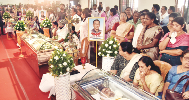 ഹൃദയംമുറിഞ്ഞ് മു​റി​ഞ്ഞ​ക​ൽ !; അവർ മടക്കമില്ലാതെ മടങ്ങി