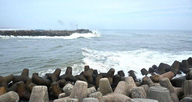 മു​ത​ല​പ്പൊ​ഴിയിൽ  വീണ്ടും വ​ള്ളം മ​റി​ഞ്ഞു; മൂ​ന്നു​പേ​രെ ര​ക്ഷി​ച്ചു