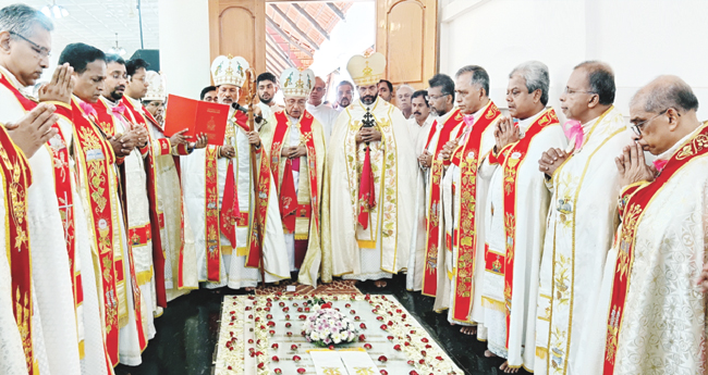 മാര്‍ പവ്വത്തിൽ സഭയ്ക്ക് ദിശാബോധം പകര്‍ന്ന പ്രവാചകന്‍: മാര്‍ പാടിയത്ത്