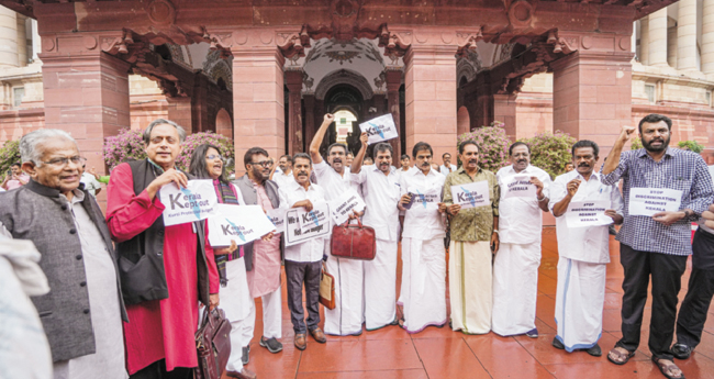 ബജറ്റിലെ അനീതിക്കെതിരേ പ്രതിപക്ഷ പ്രതിഷേധം