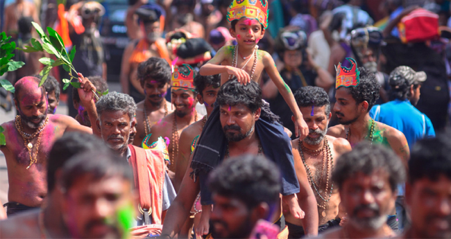 ഭക്തിസാന്ദ്രമായി എ​രു​മേ​ലി പേ​ട്ട​തു​ള്ള​ൽ