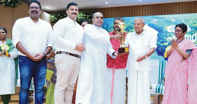 മികച്ച പരിസ്ഥിതി പ്രവർത്തനങ്ങൾക്കുള്ള  പുരസ്കാരം മാർ സ്ലീവാ മെഡിസിറ്റി ഏറ്റുവാങ്ങി