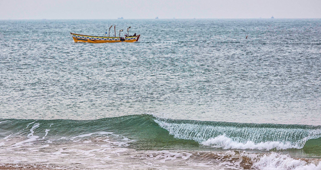 ഇ​ന്ത്യ​ൻ കപ്പലിലെ ജീവനക്കാർക്ക്  ര​ക്ഷാ​ക​രം നീ​ട്ടി പാ​ക്കി​സ്ഥാ​ൻ