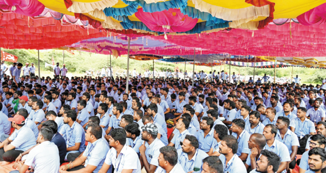 സാം​സം​ഗ് ജീ​വ​ന​ക്കാ​രു​ടെ സ​മ​രം ര​ണ്ടാ​ഴ്ച പി​ന്നി​ട്ടു