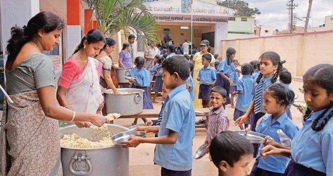 സ്കൂ​ള്‍ ഉ​ച്ച​ഭ​ക്ഷ​ണം പ്ര​തി​സ​ന്ധി​യി​ൽ: ര​ണ്ട​ര മാ​സ​ത്തെ തു​ക ഇ​നി​യും കി​ട്ടി​യി​ല്ല