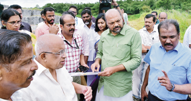 പാ​ല​ക്കാ​ട് സ്മാ​ർ​ട് സി​റ്റി: ഭൂ​മി ഏ​റ്റെ​ടു​ക്ക​ൽ  ഡി​സം​ബ​റി​ൽ പൂ​ർ​ത്തി​യാ​ക്കും