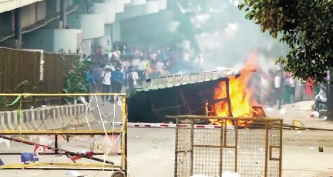 സം​ഘ​ര്‍​ഷം രൂ​ക്ഷം; മ​ണി​പ്പൂ​രി​ല്‍ അ​ഞ്ച് ദി​വ​സ​ത്തേ​ക്ക് ഇ​ന്‍റ​ര്‍​നെ​റ്റ് സേ​വ​നം റ​ദ്ദാ​ക്കി