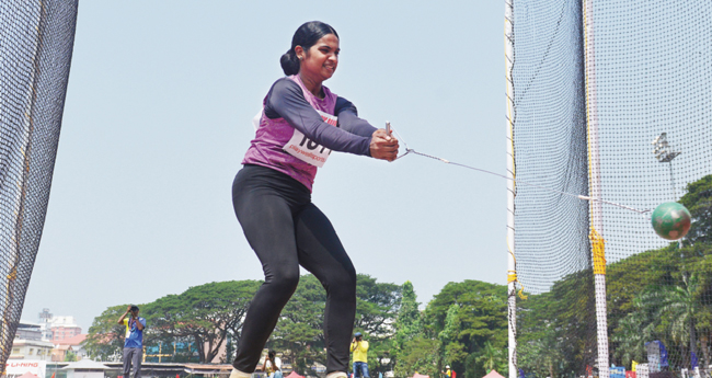 ആ​ദ്യ​സ്വ​ർ​ണം അ​വ​സാ​ന മീ​റ്റി​ല്‍