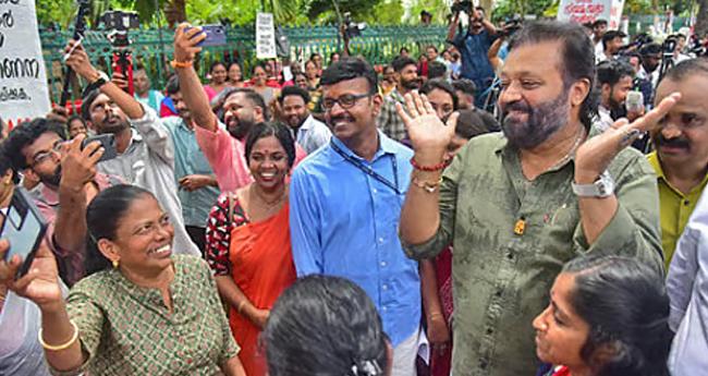 ആ​ശാ​ വ​ര്‍​ക്ക​ര്‍​മാ​ർ​ക്ക് പി​ന്തു​ണ​യു​മാ​യി സു​രേ​ഷ് ഗോ​പി വീ​ണ്ടു​മെ​ത്തി