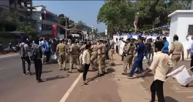 തോ​ട്ട​ട ഐ​ടി​ഐ​യി​ൽ  എ​സ്എ​ഫ്ഐ - കെ​എ​സ്‌​യു  സം​ഘ​ർ​ഷം